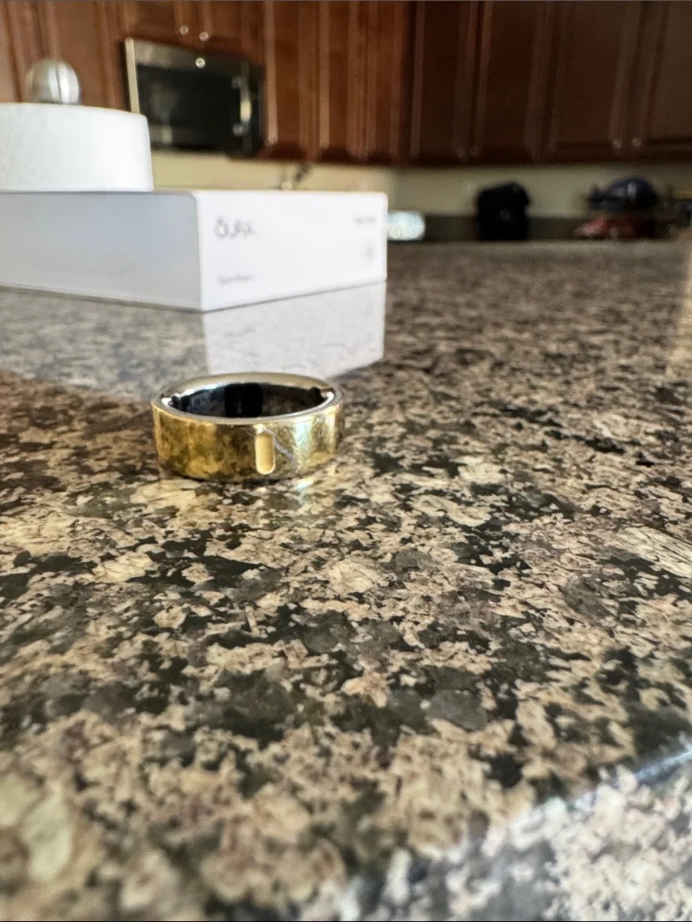 Oura Ring 4 Gold Size 10 – Excellent Working Condition w/ Charger